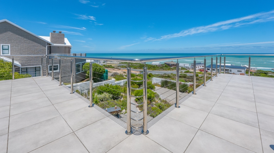 4 Bedroom Property for Sale in Oceanview Heights Western Cape